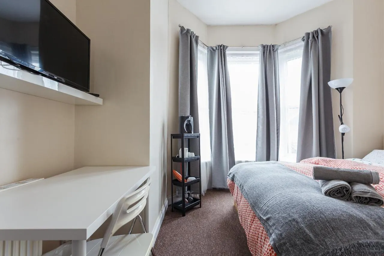Shirley House: Self-Catering Haven Near Southampton Central
