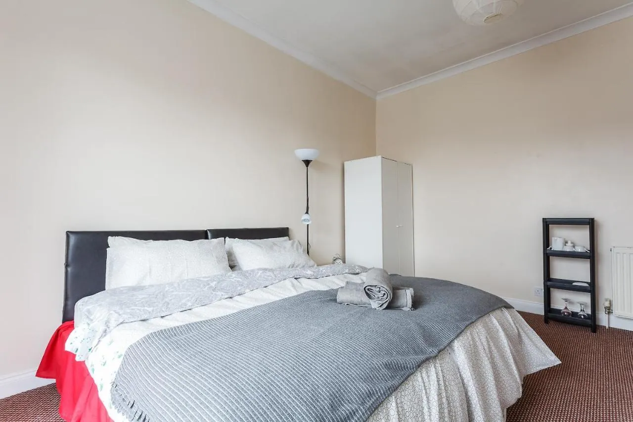 *** Guest house Shirley House: Self-Catering Haven Near Southampton Central United Kingdom