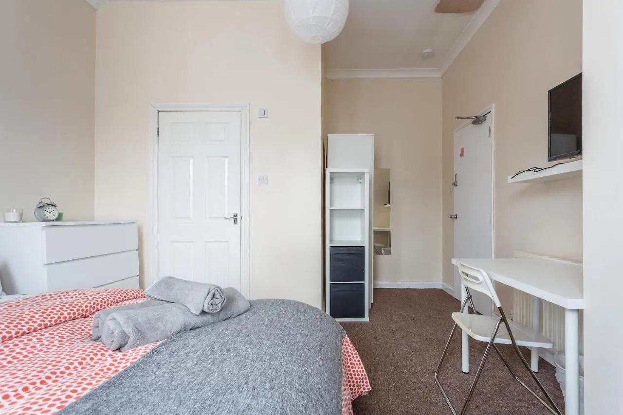 Guest house Shirley House: Self-Catering Haven Near Southampton Central