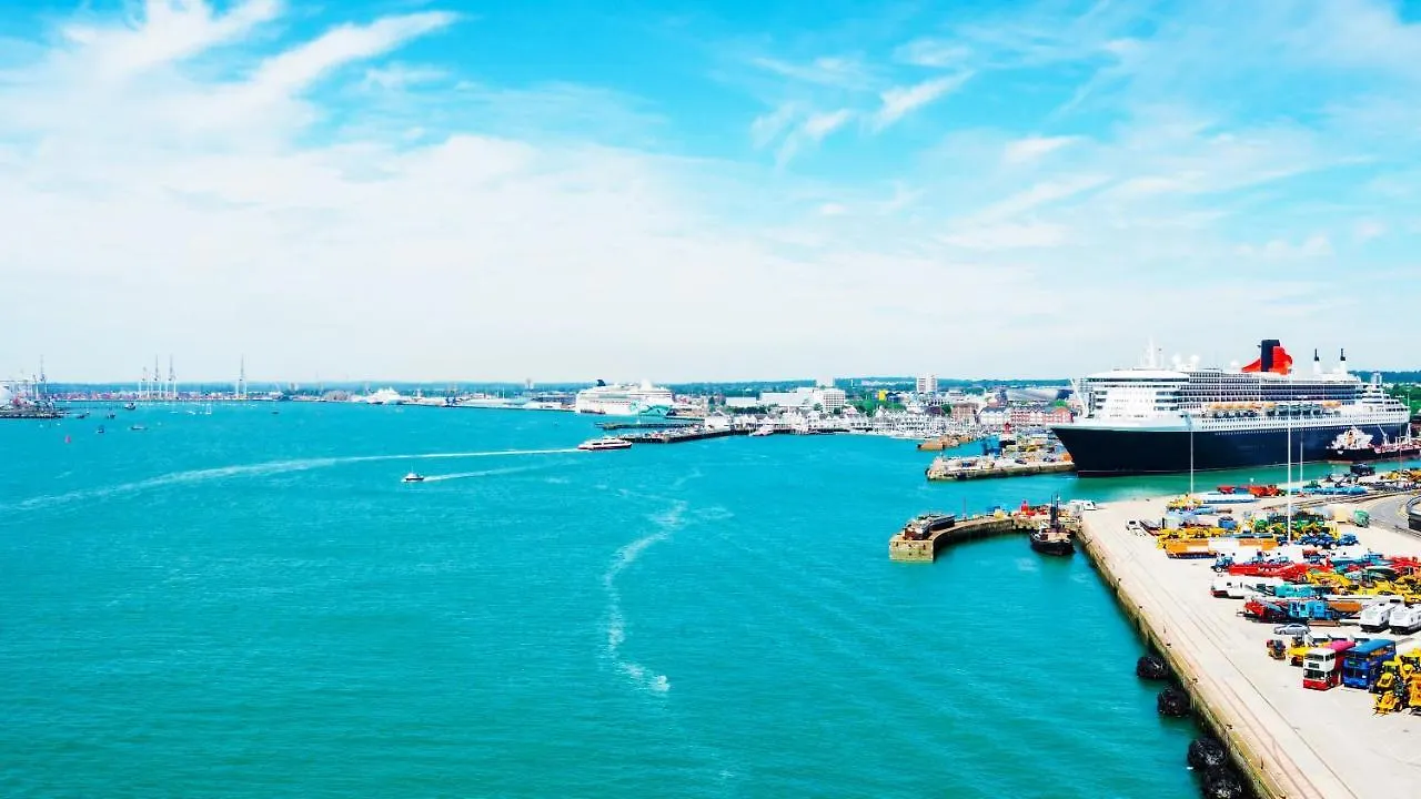 Shirley House: Self-Catering Haven Near Southampton Central United Kingdom