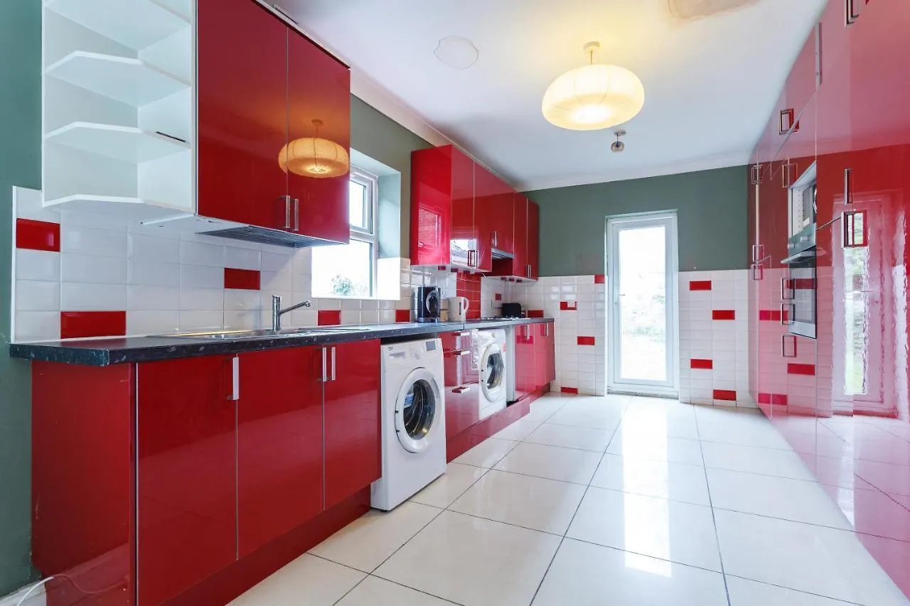 Guest house Shirley House: Self-Catering Haven Near Southampton Central