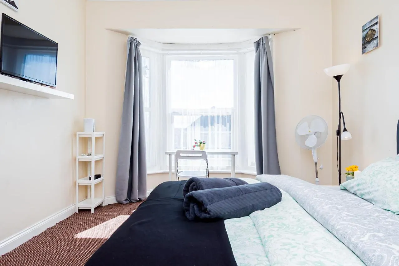 Guest house Shirley House: Self-Catering Haven Near Southampton Central
