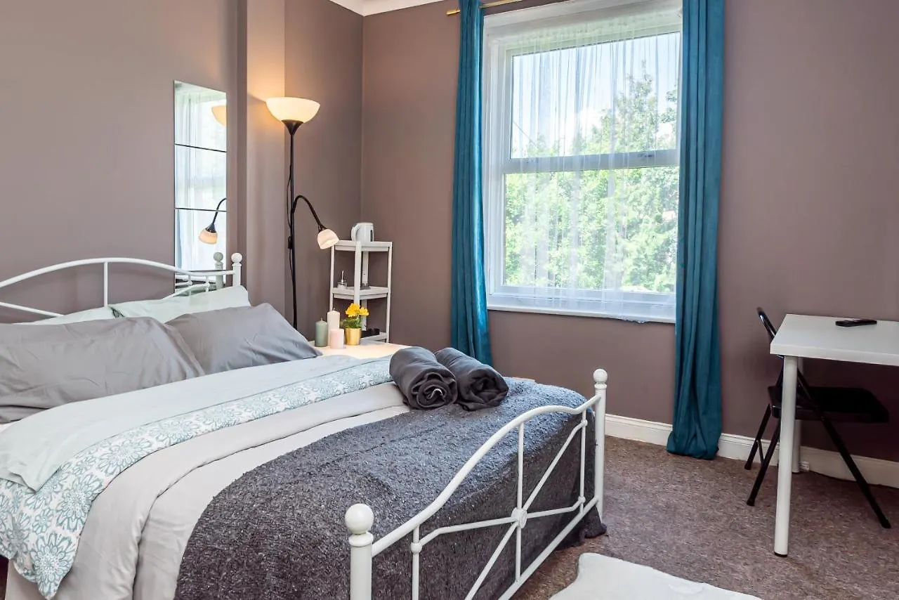 Shirley House: Self-Catering Haven Near Southampton Central 3*,