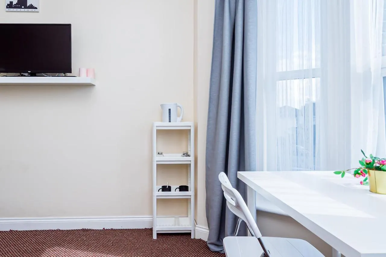 Shirley House: Self-Catering Haven Near Southampton Central Guest house