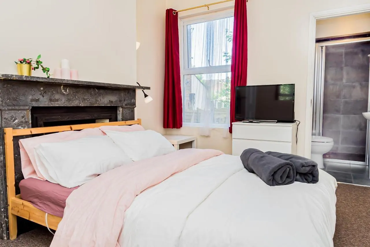 Shirley House: Self-Catering Haven Near Southampton Central