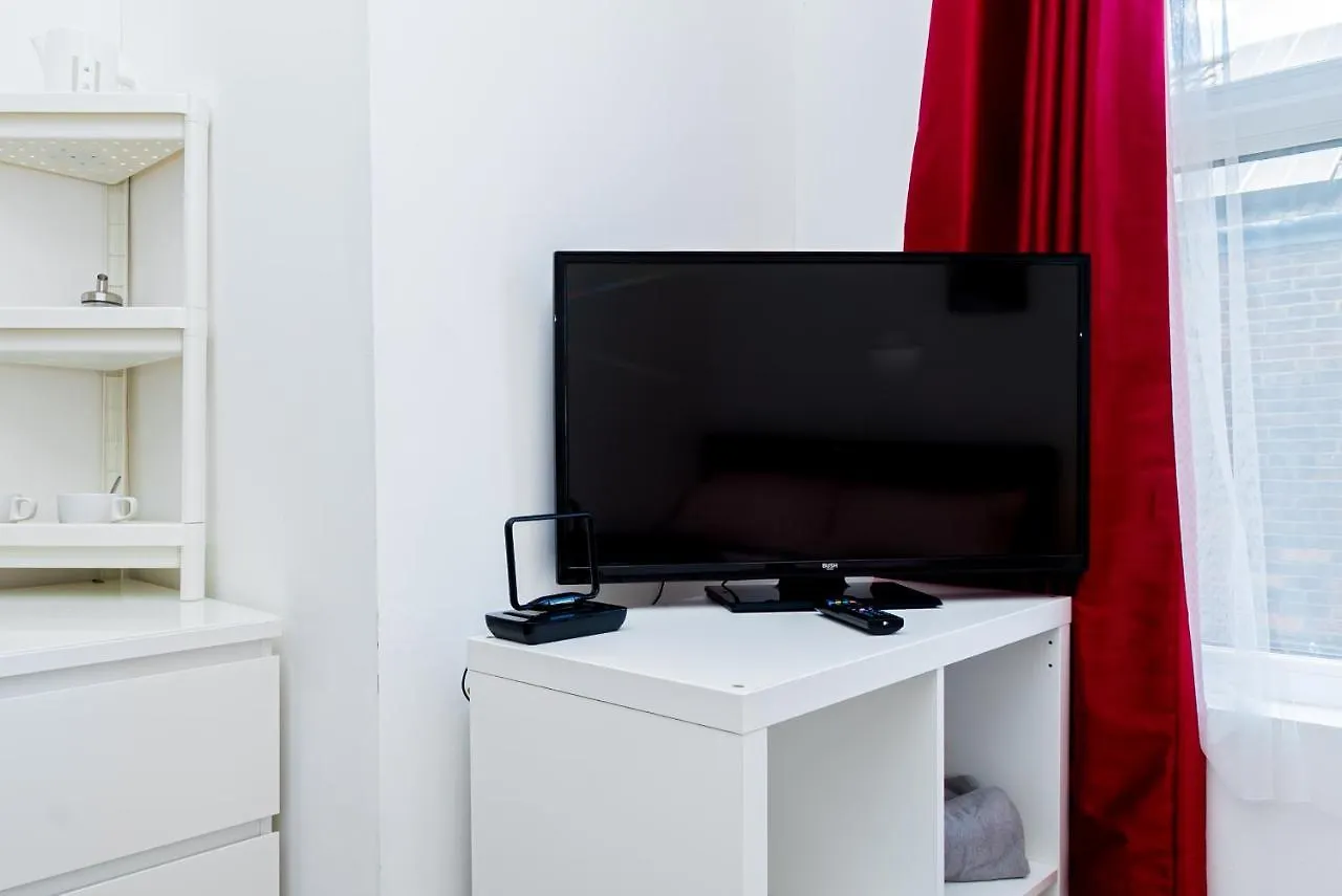 *** Guest house Shirley House: Self-Catering Haven Near Southampton Central United Kingdom