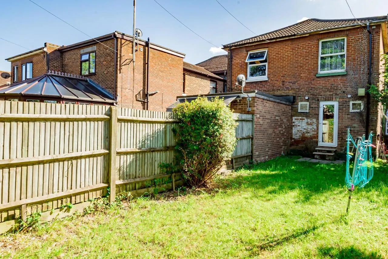 Shirley House: Self-Catering Haven Near Southampton Central