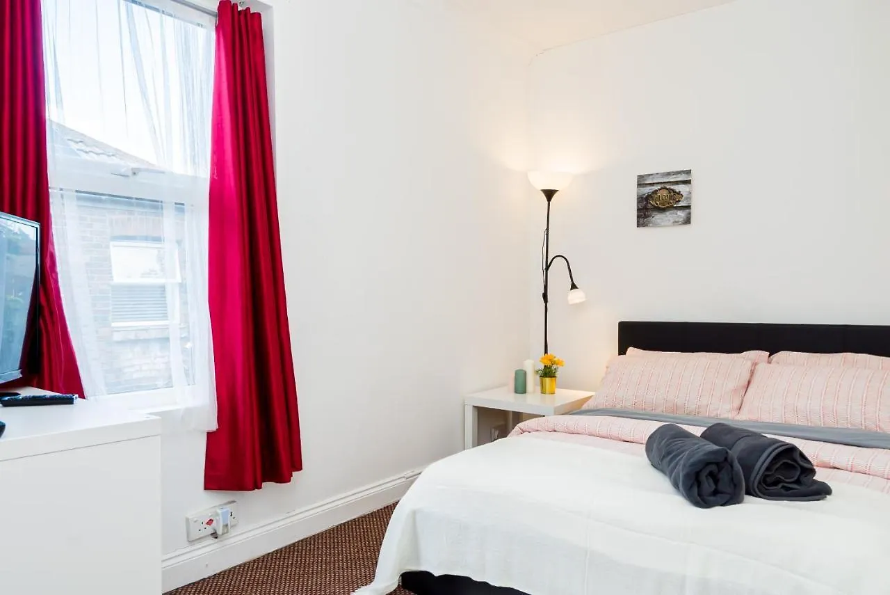 Shirley House: Self-Catering Haven Near Southampton Central