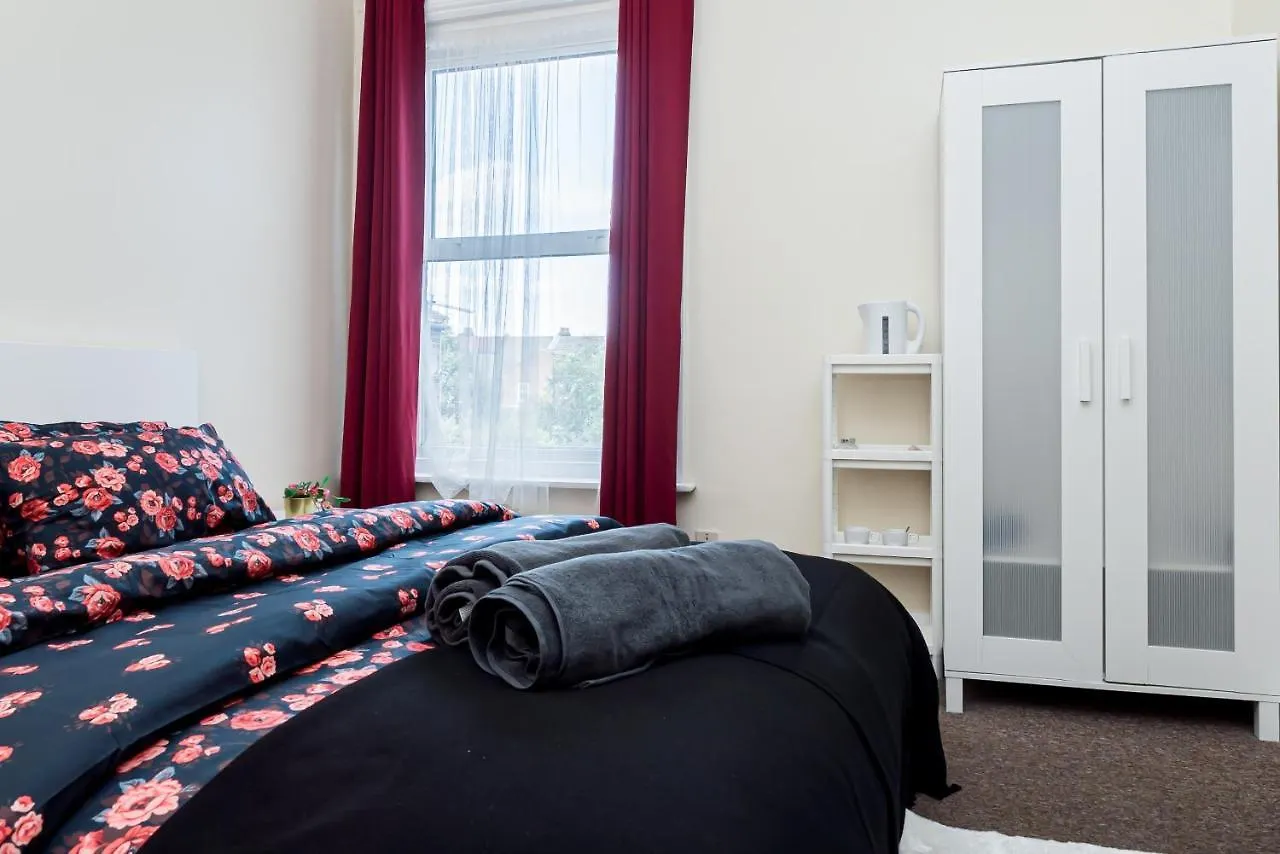Guest house Shirley House: Self-Catering Haven Near Southampton Central