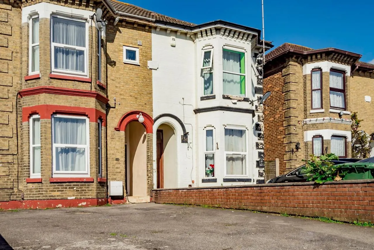 Shirley House: Self-Catering Haven Near Southampton Central