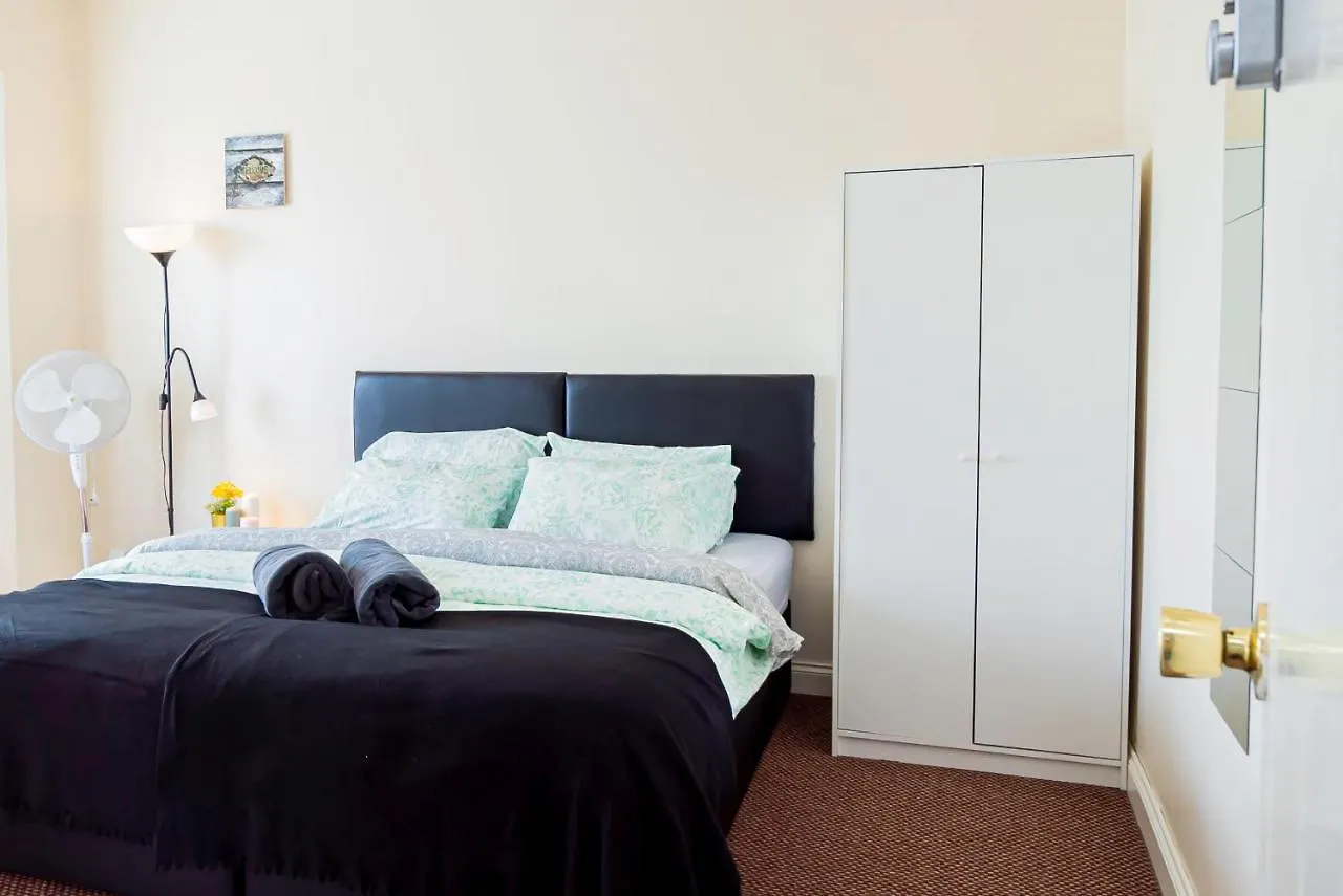 *** Guest house Shirley House: Self-Catering Haven Near Southampton Central United Kingdom