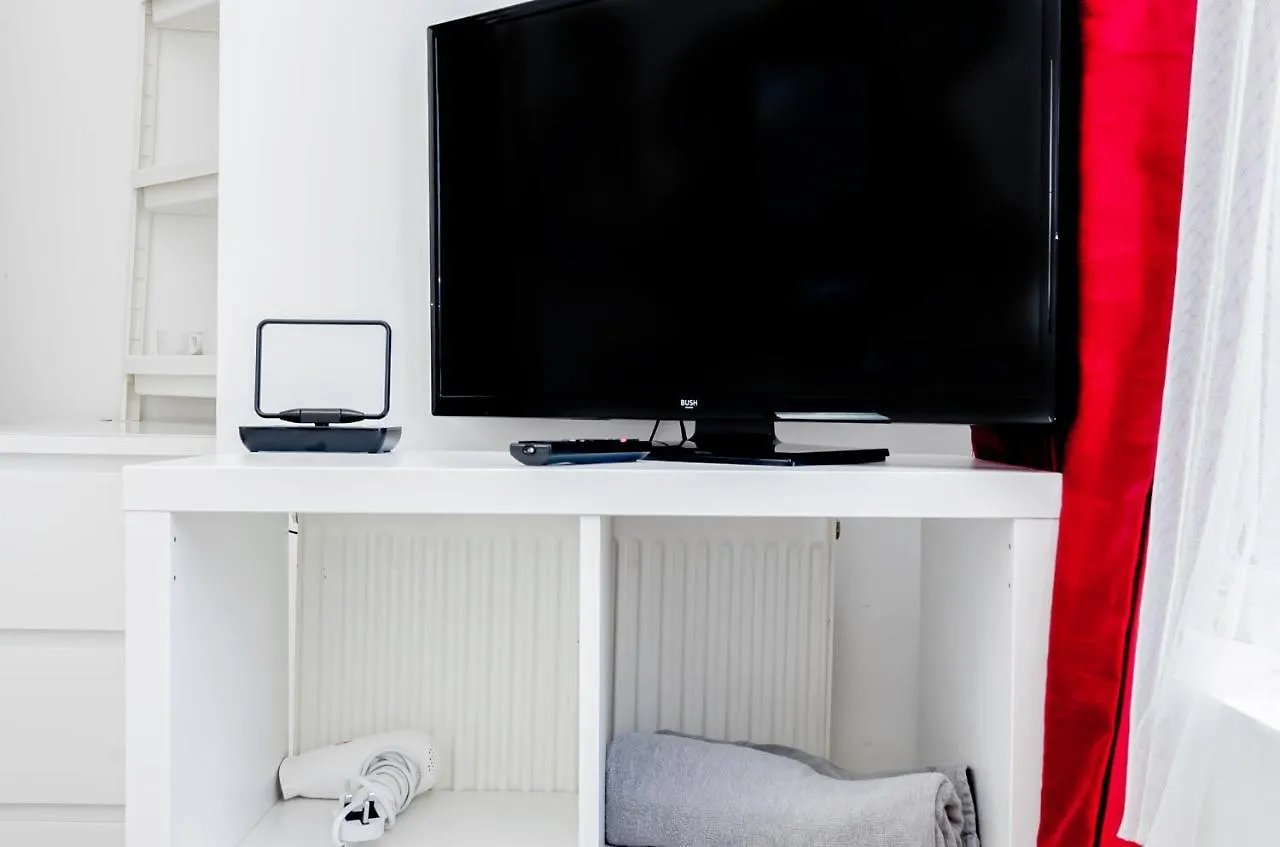 *** Guest house Shirley House: Self-Catering Haven Near Southampton Central United Kingdom