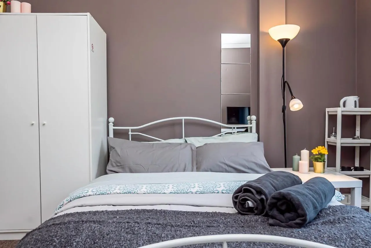 *** Guest house Shirley House: Self-Catering Haven Near Southampton Central United Kingdom