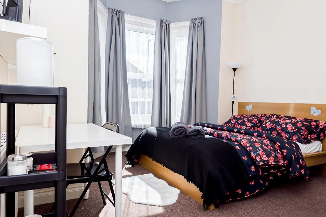 Shirley House: Self-Catering Haven Near Southampton Central
