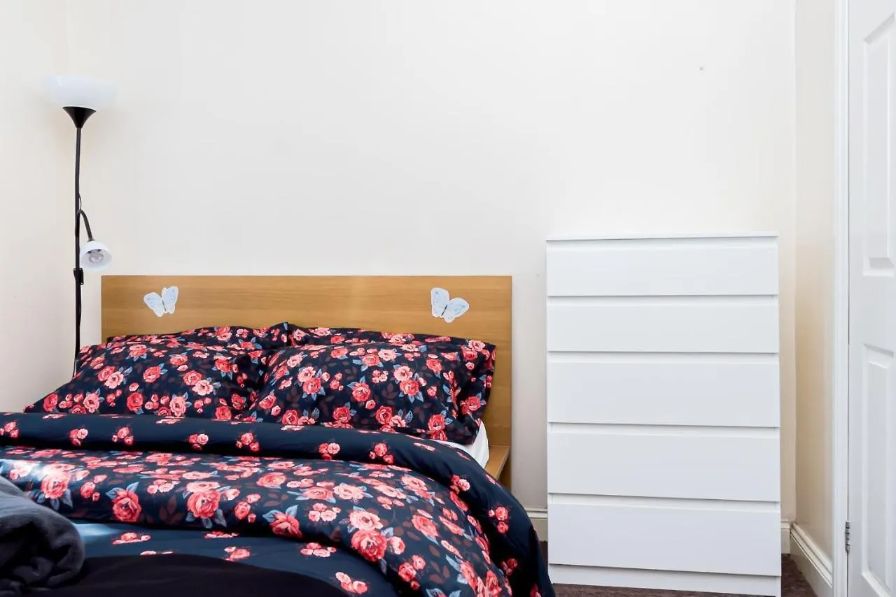 Guest house Shirley House: Self-Catering Haven Near Southampton Central