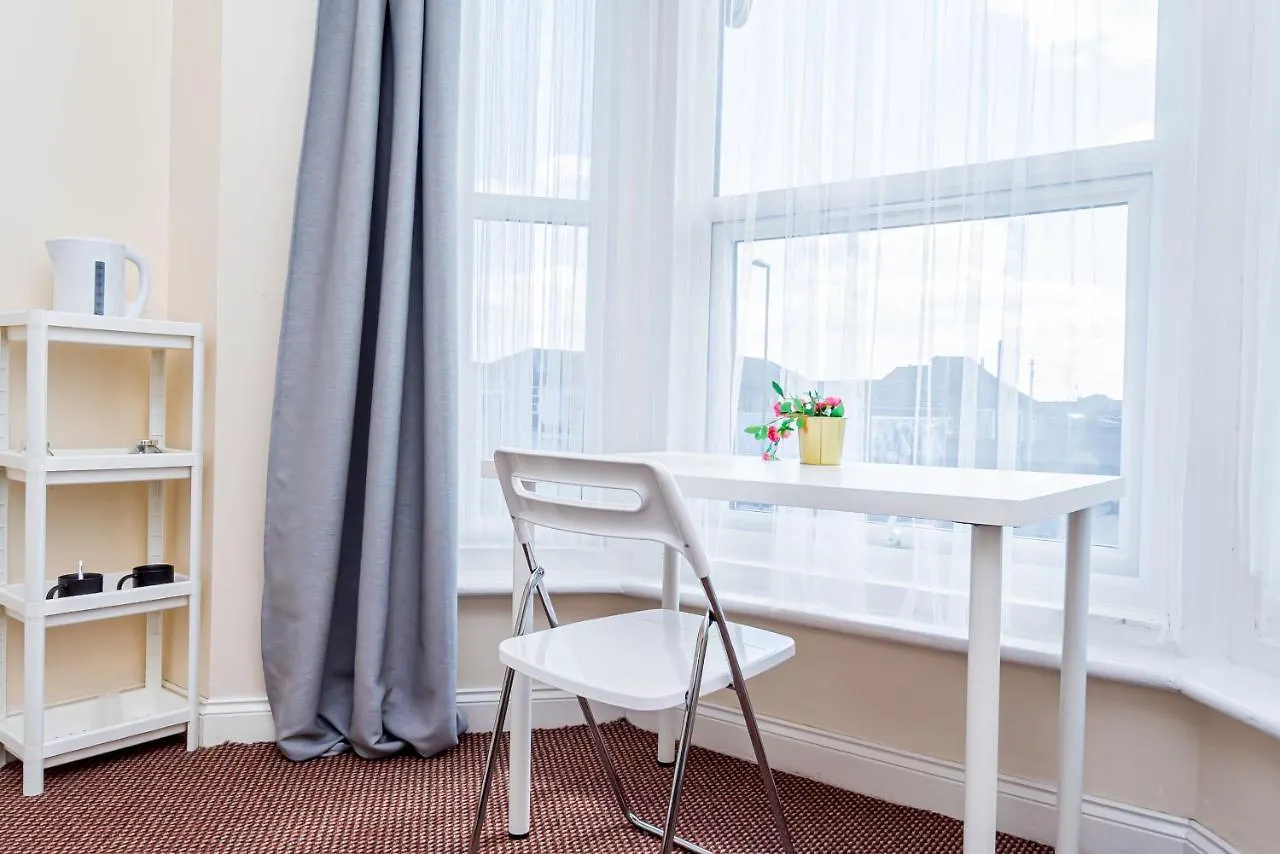Guest house Shirley House: Self-Catering Haven Near Southampton Central